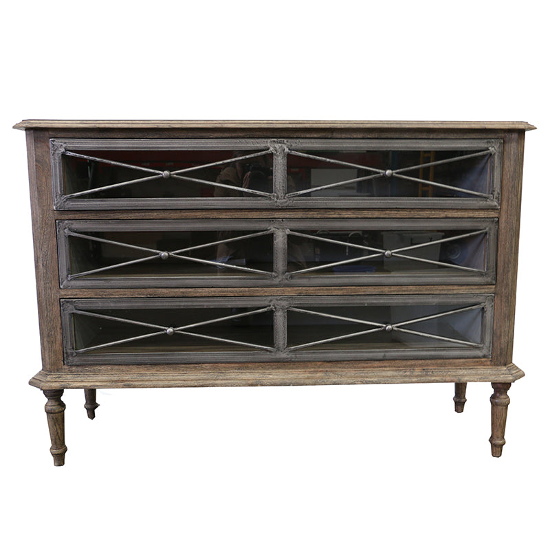 This chest of drawers is wide and practical. It will offer you plenty of storage space . In addition, its top can be used as a surface to display your decoration. Made antique andglass