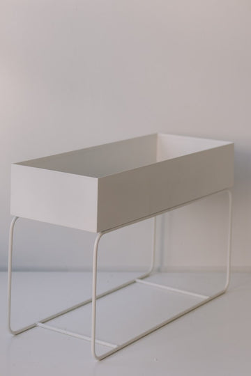 Large, low & deep the Metal Planter Short is the powder-coated stand & set on a slender yet sturdy frame, which means that it will fit into most spaces around the house.